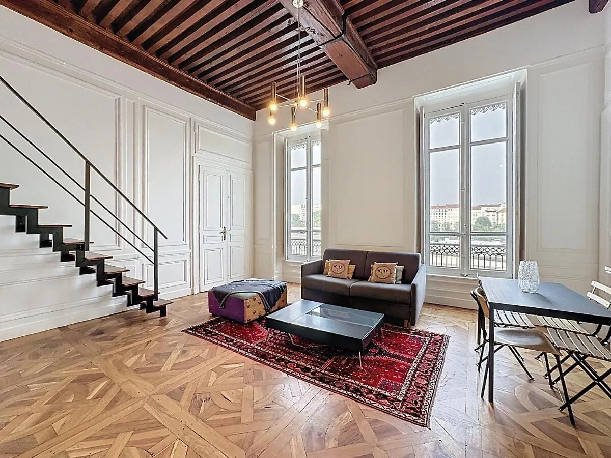 Apartment My home Centre ville Lassagne-Central-Wifi-Sofabed Lyon